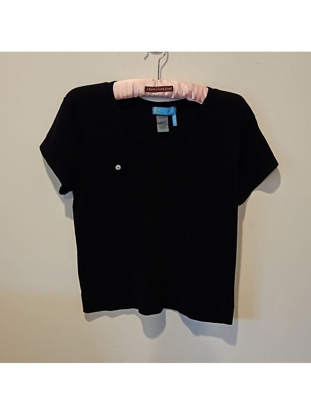 FRESH PRODUCE WOMEN'S BLACK SHORT SLEEVED V-NECK T-SHIRT SIZE MEDIUM